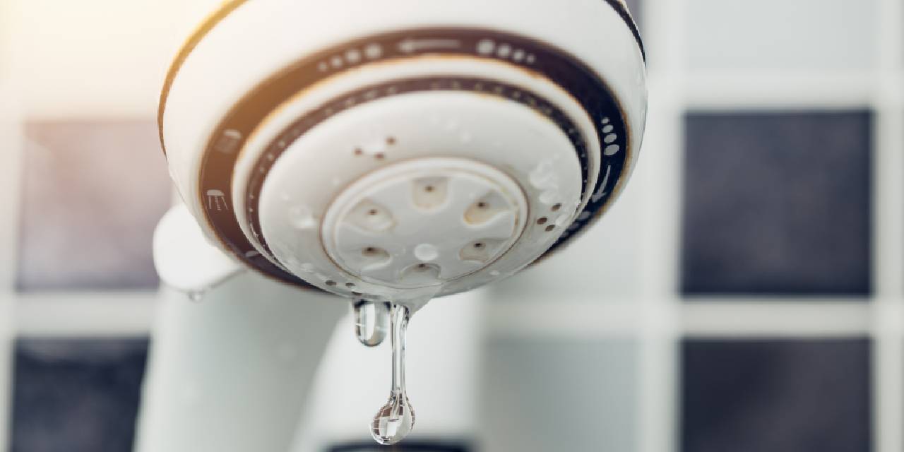 how to fix a leaking shower